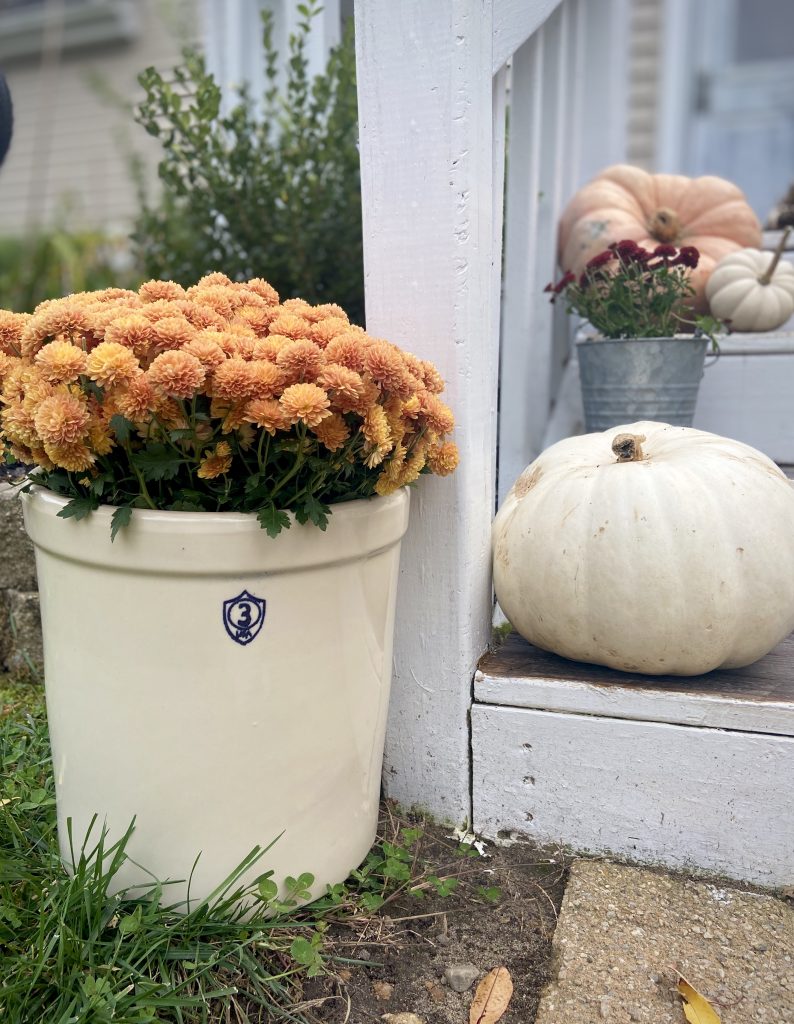 Decorate a Small Front Porch This Fall with mums